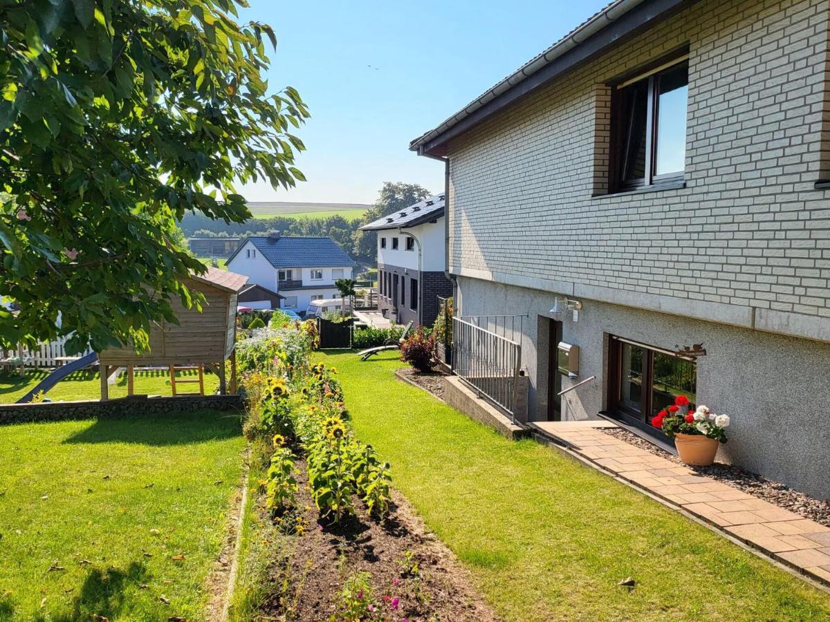 Sunny Flat In Bad Driburg With Garden Apartment Bagian luar foto